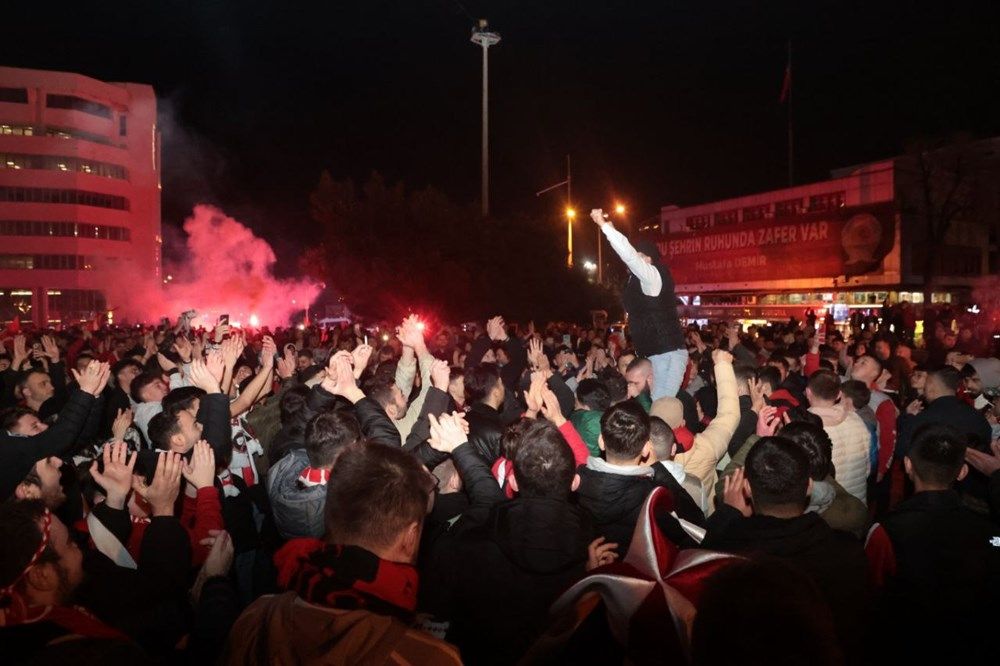 Şampiyonluk geldi, Samsunspor taraftarı sokaklara döküldü! 5