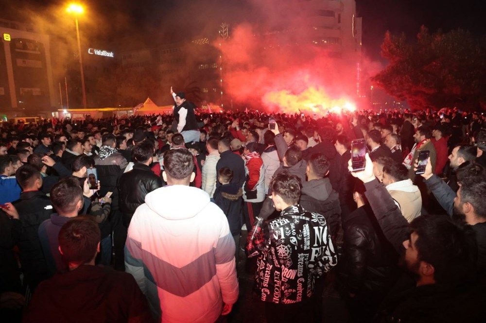 Şampiyonluk geldi, Samsunspor taraftarı sokaklara döküldü! 6