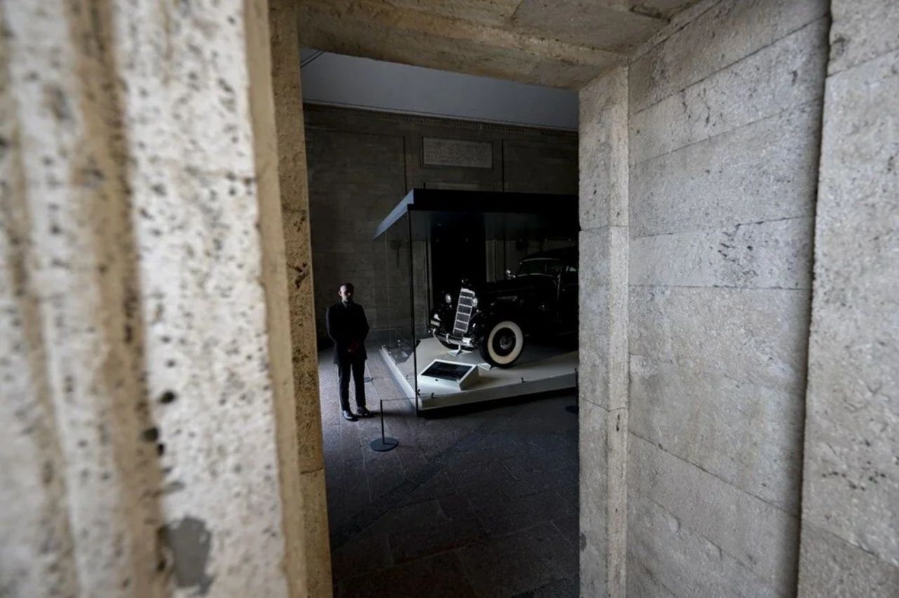 Atatürk'ün restore edilen Cadillac markalı otomobili Anıtkabir'de ziyarete açıldı 8