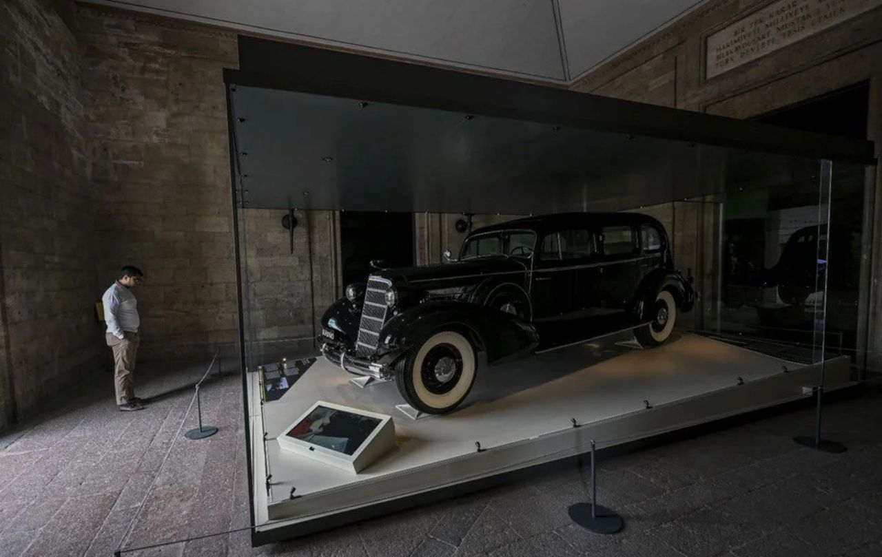 Atatürk'ün restore edilen Cadillac markalı otomobili Anıtkabir'de ziyarete açıldı 4