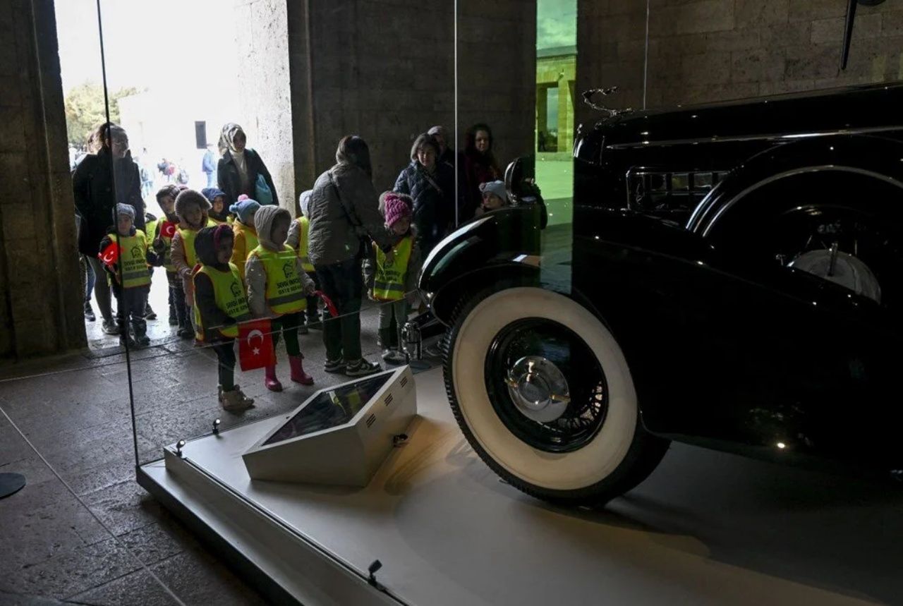Atatürk'ün restore edilen Cadillac markalı otomobili Anıtkabir'de ziyarete açıldı 2