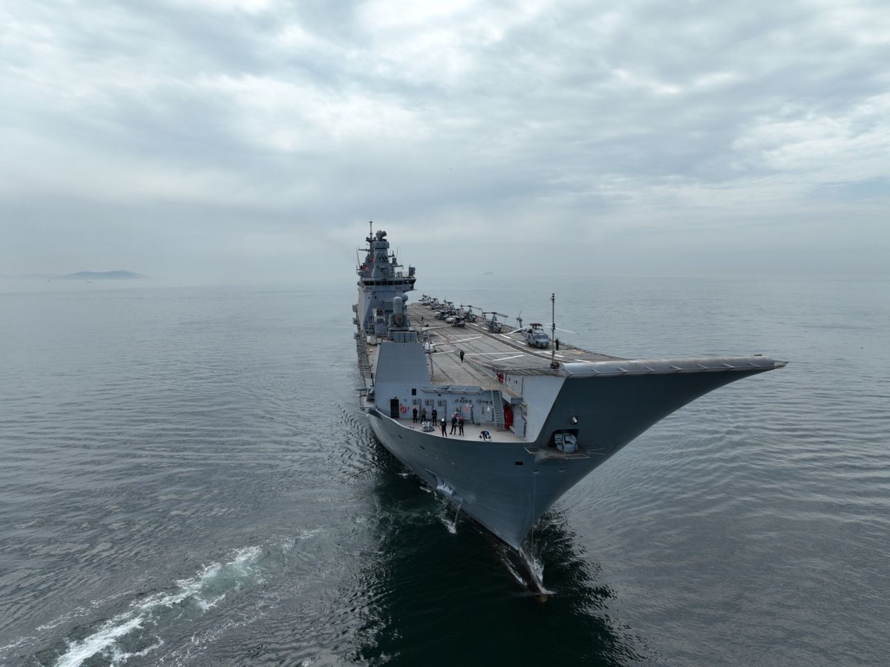 TCG Anadolu Sarayburnu'na yanaştı! Halka açılıyor... 1