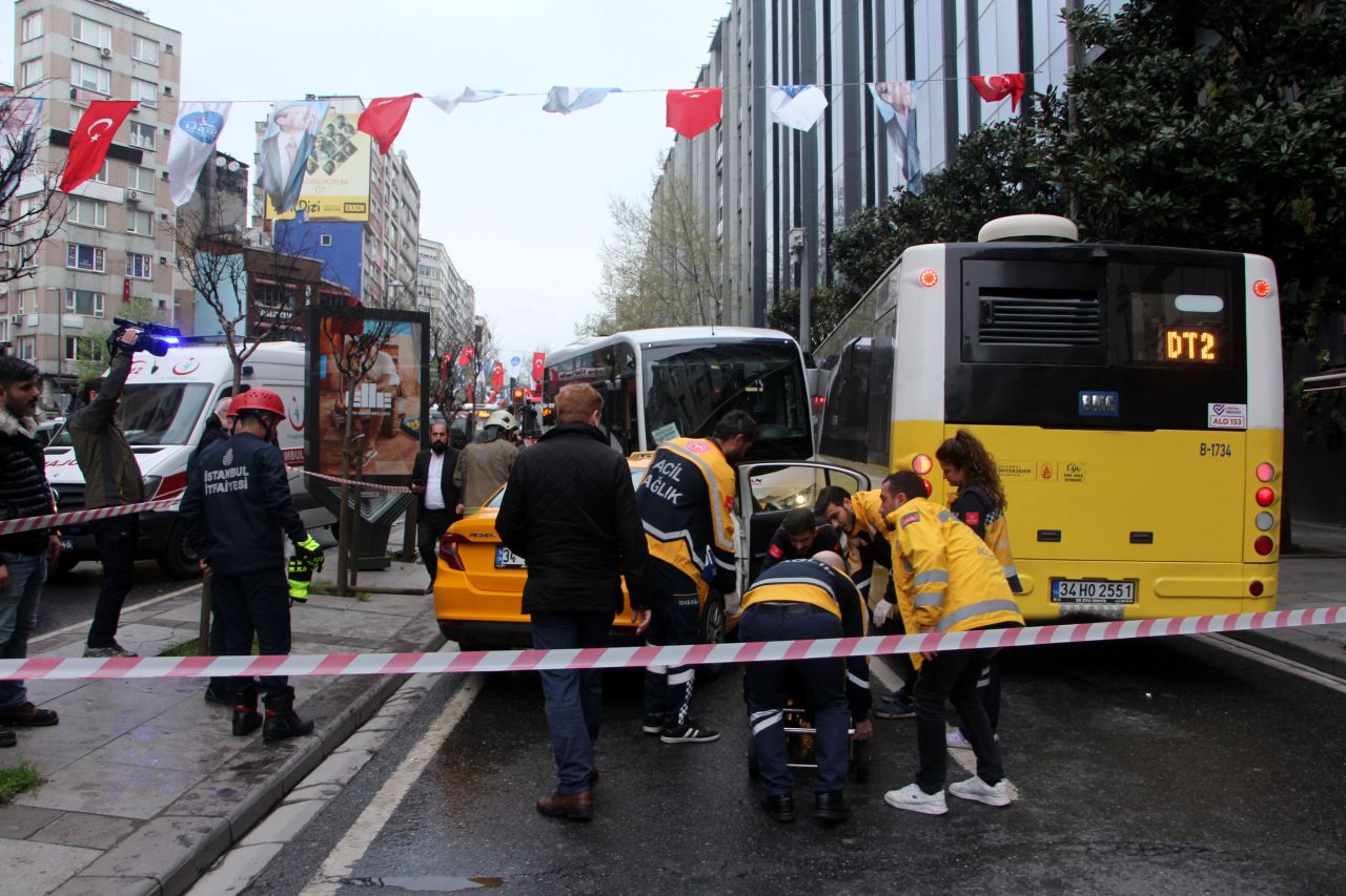 Şişli'de zincirleme kaza: Önce iki İETT otobüsüne ardından taksiye çarptı 3