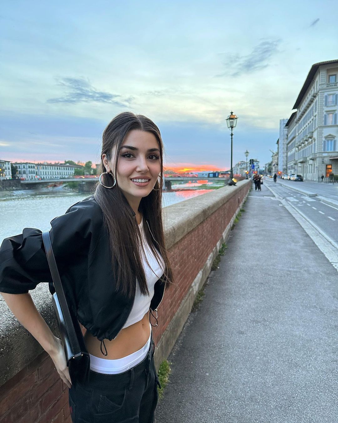 Hande Erçel bu kez de ayaklarıyla gündem oldu! 3
