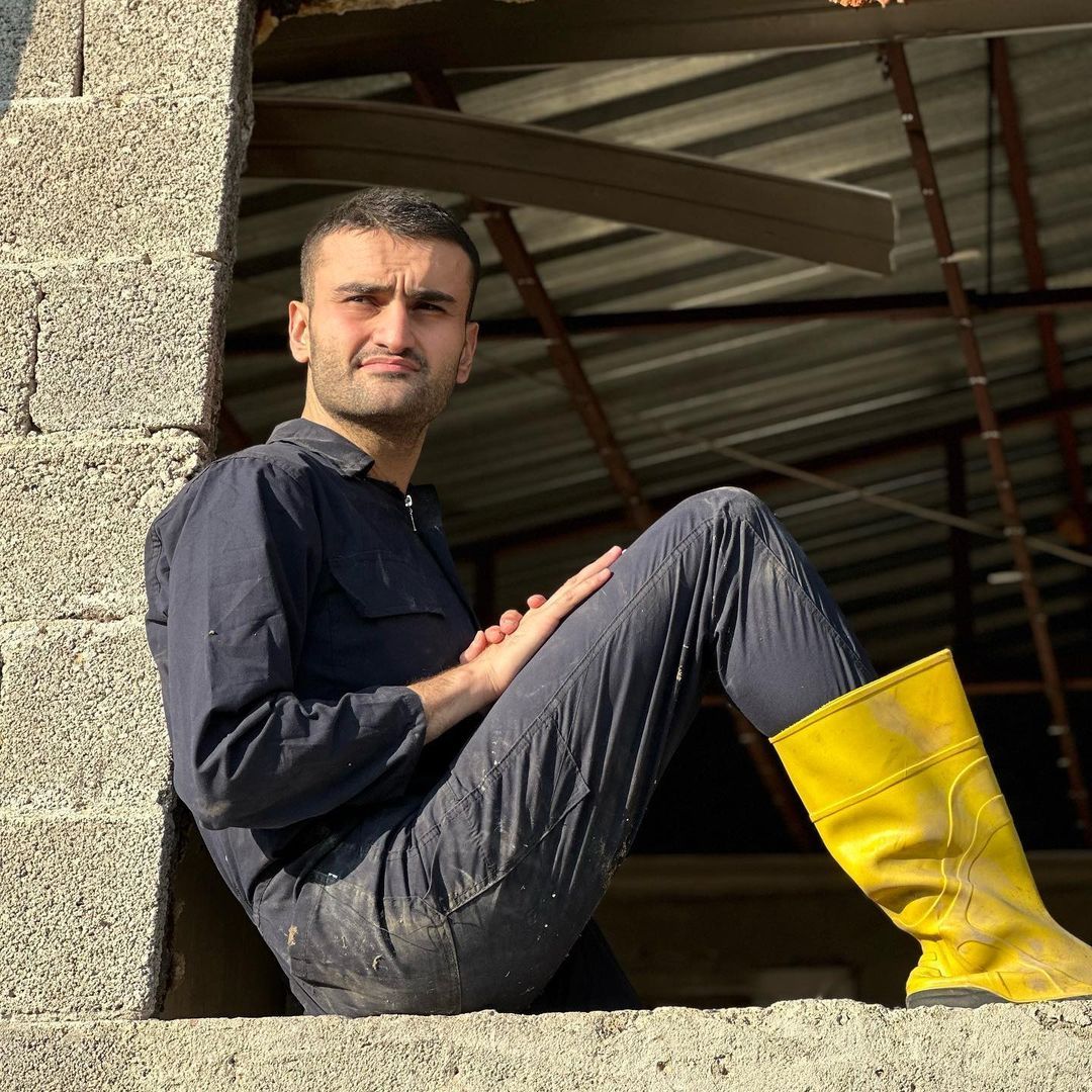 CZN Burak, evi hasar gören depremzedenin imdadına yetişti! Takipçilerinden tam not aldı 1