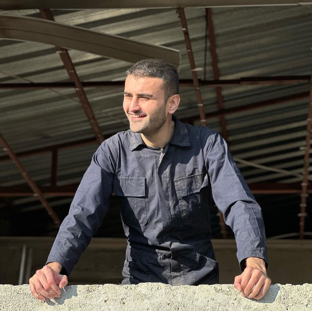CZN Burak, evi hasar gören depremzedenin imdadına yetişti! Takipçilerinden tam not aldı 9