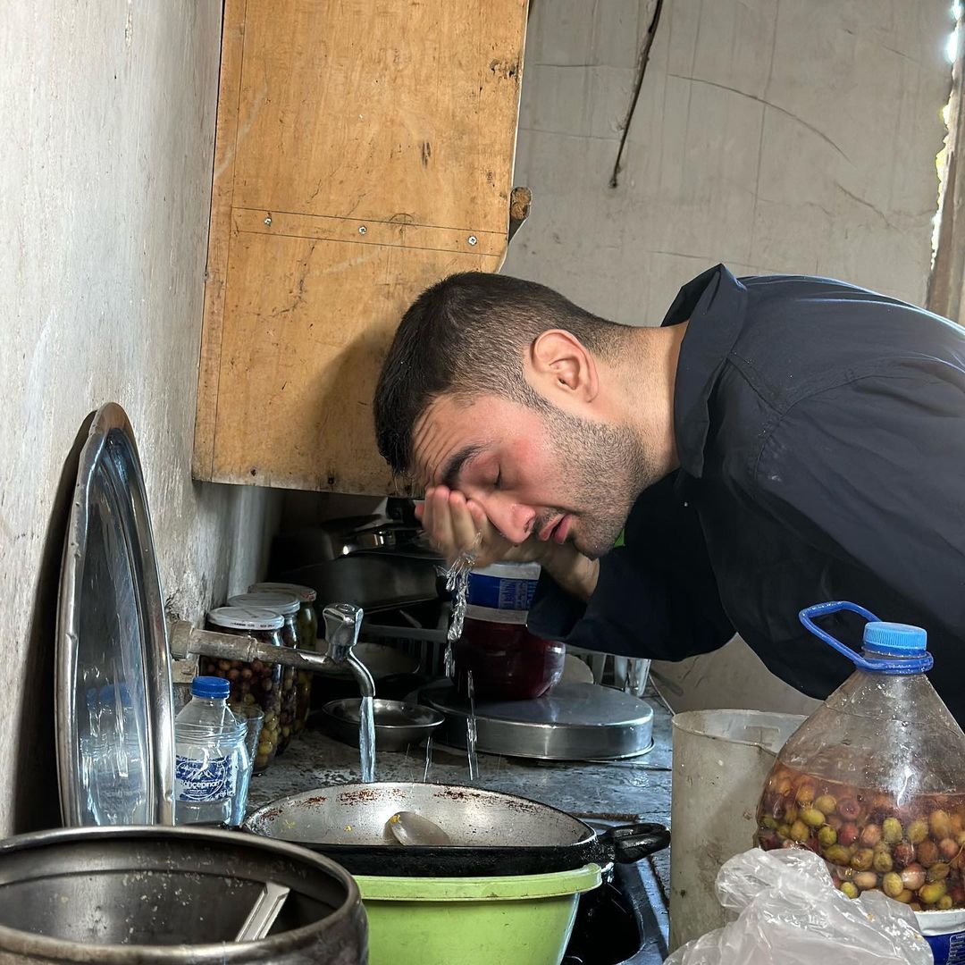 CZN Burak, evi hasar gören depremzedenin imdadına yetişti! Takipçilerinden tam not aldı 11