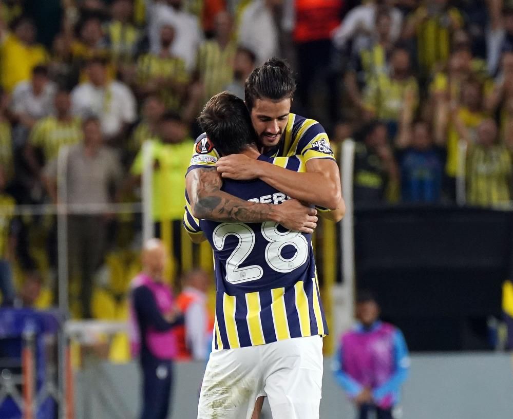 Fenerbahçe'de sürpriz gelişme! Geri dönüyor 12