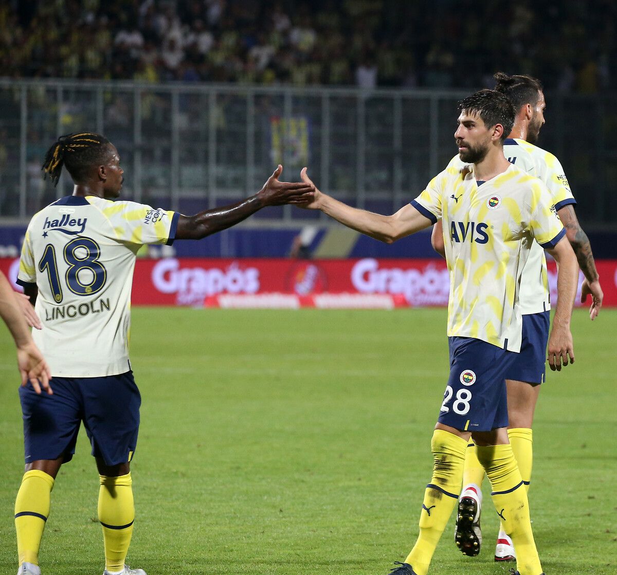 Fenerbahçe'de sürpriz gelişme! Geri dönüyor 16