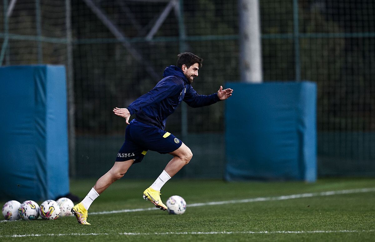 Fenerbahçe'de sürpriz gelişme! Geri dönüyor 19
