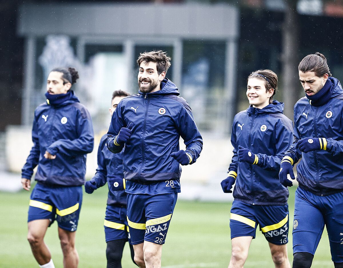 Fenerbahçe'de sürpriz gelişme! Geri dönüyor 25