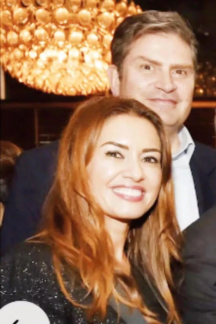 Mustafa Sandal’ın eski eşi Emina Jahovic kendisinden 14 yaş büyük iş insanına gönlünü kaptırdı! 5