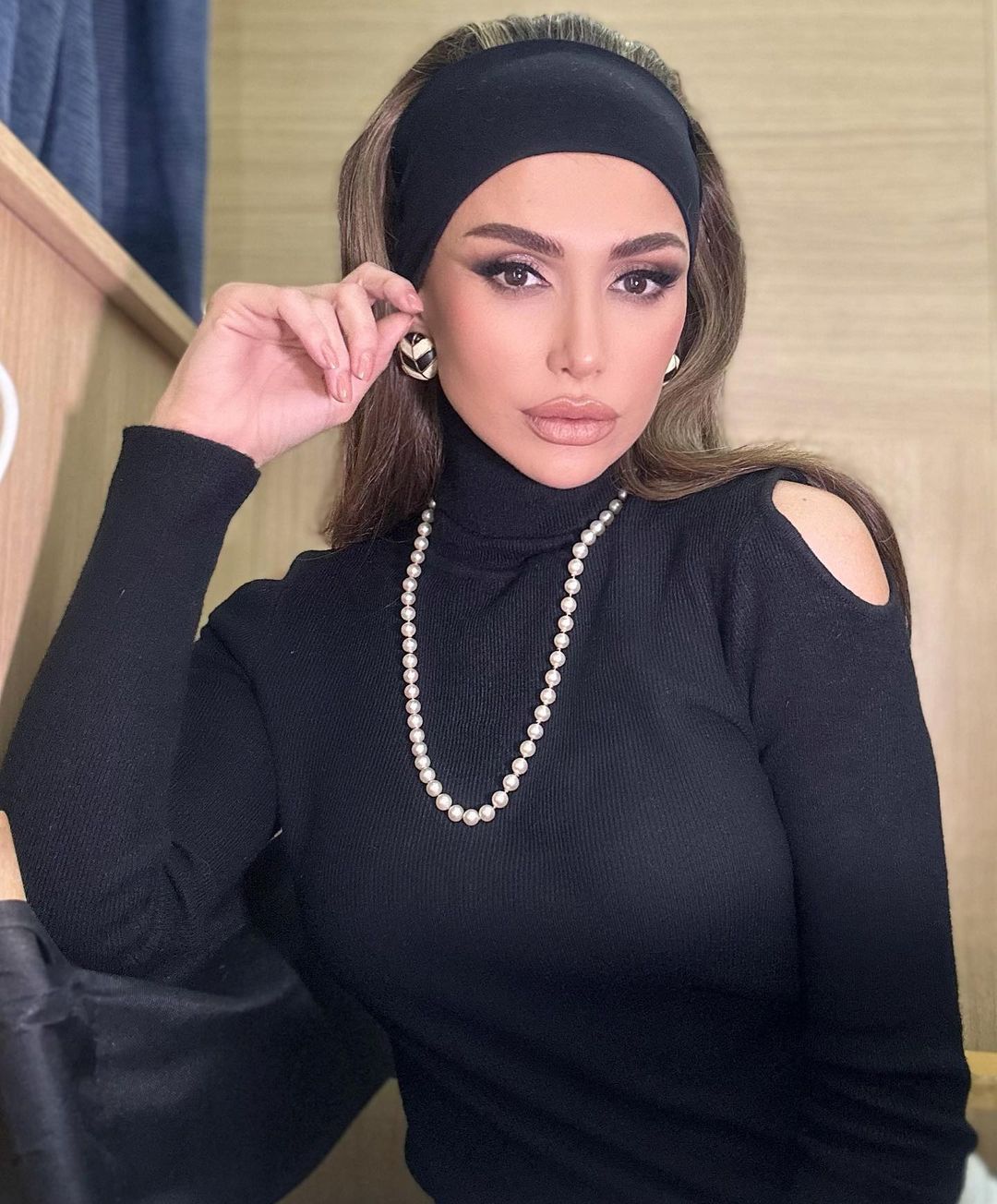 Mustafa Sandal’ın eski eşi Emina Jahovic kendisinden 14 yaş büyük iş insanına gönlünü kaptırdı! 6