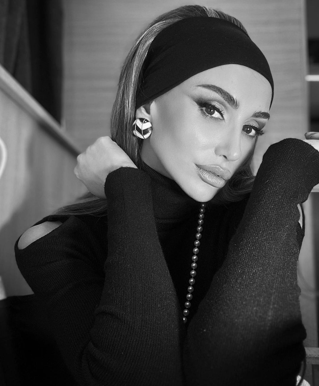Mustafa Sandal’ın eski eşi Emina Jahovic kendisinden 14 yaş büyük iş insanına gönlünü kaptırdı! 7
