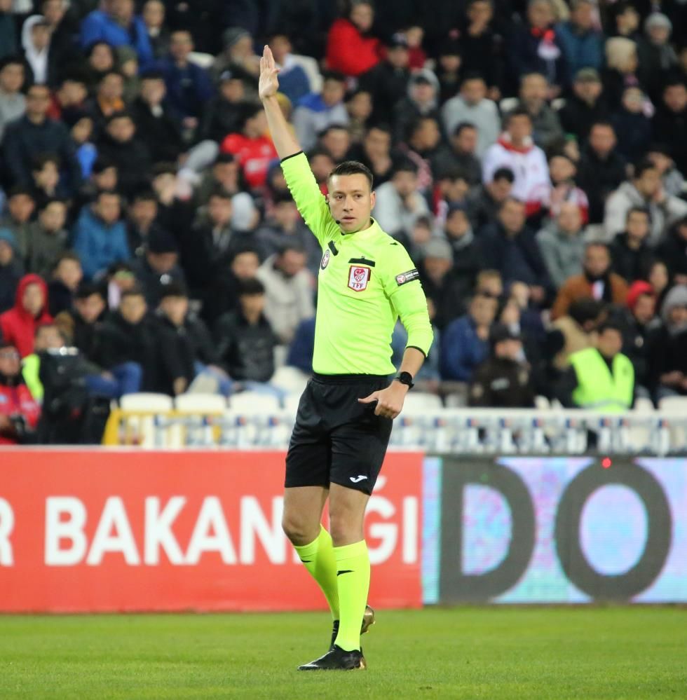 Zorbay Küçük, Jorge Jesus'u çılgına çevirdi! İşte sebebi 2