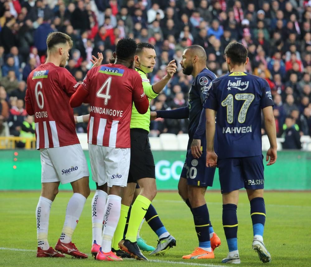 Zorbay Küçük, Jorge Jesus'u çılgına çevirdi! İşte sebebi 15