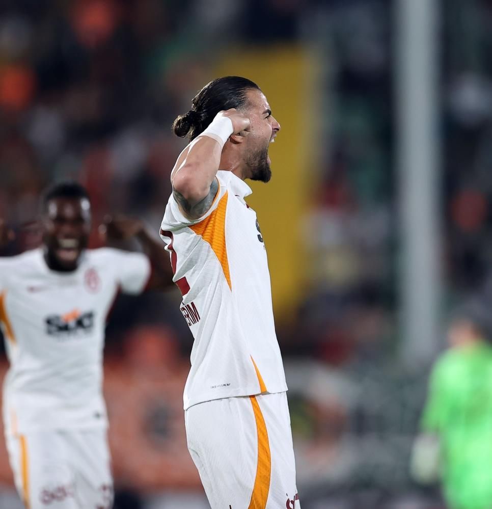 Cimbom'a Beşiktaş derbisi öncesi şok haber 11