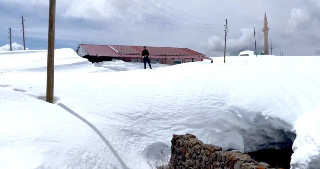 O ilimizde kar erimedi! Evler, yollar kar altında kaldı 5