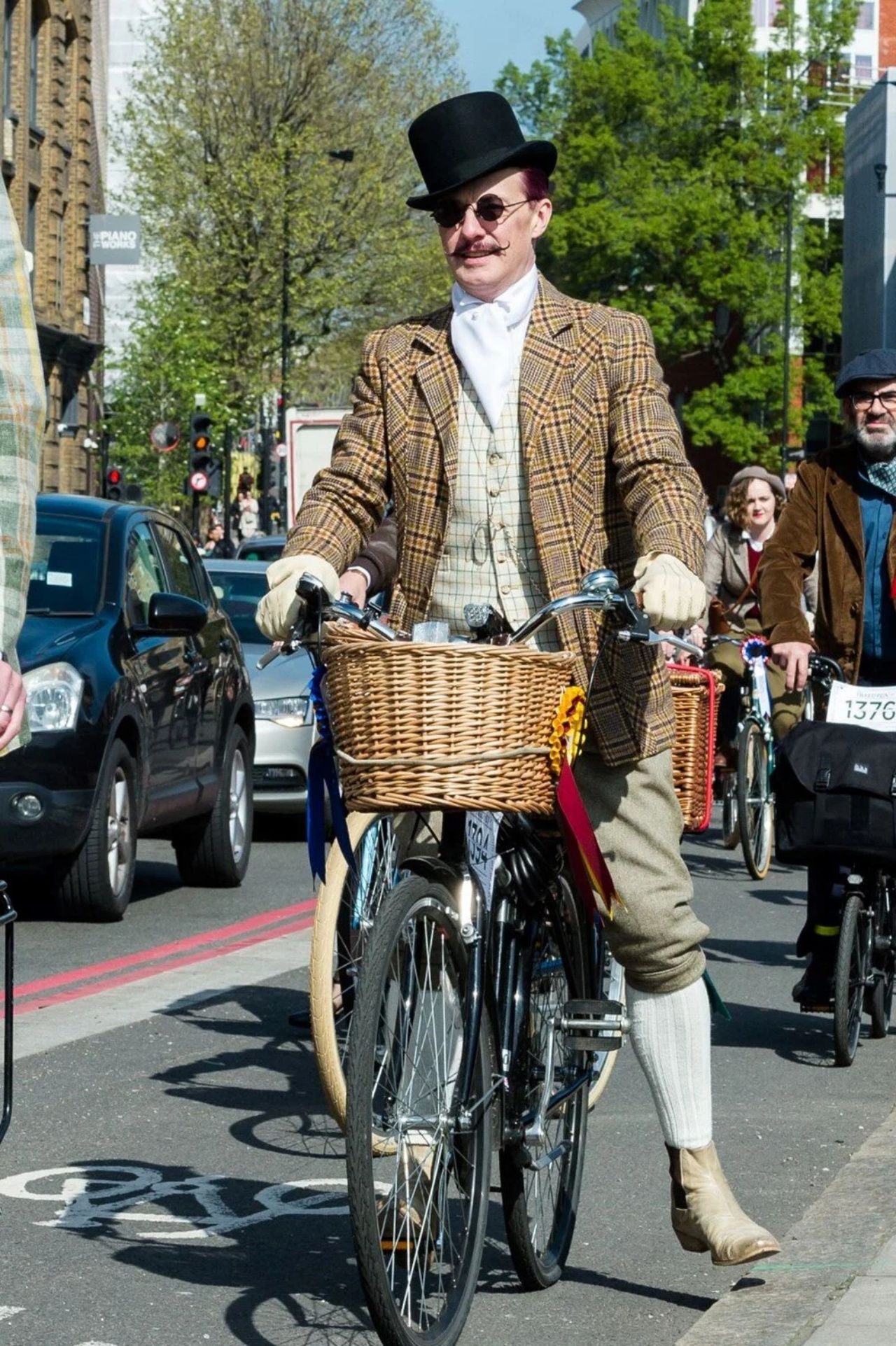 Geleneksel İngiliz modası "Tweed Run" etkinliği kapsamında Londra sokaklarında 3