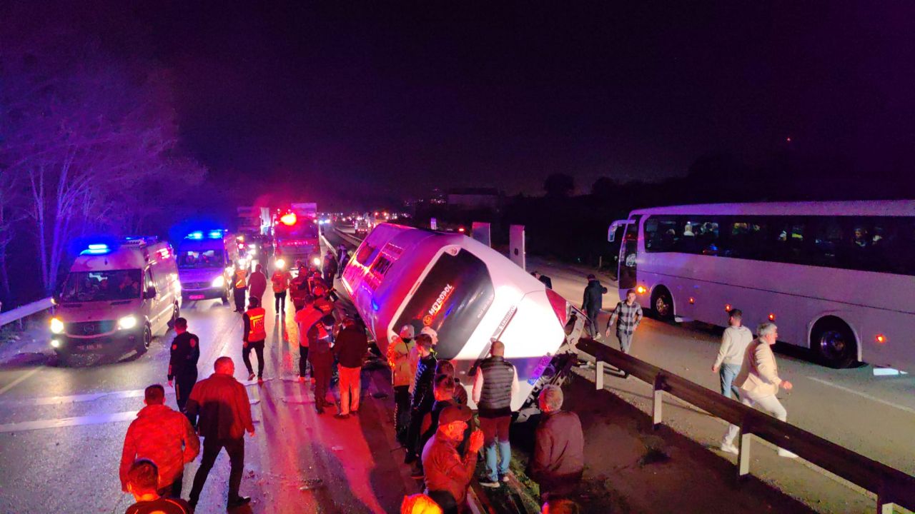Bursa'da öğrencileri taşıyan otobüs devrildi: 3 ölü, 44 yaralı 1