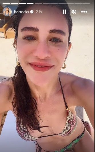 Berrak Tüzünataç'tan bikini şov! Düzgün fiziğiyle beğeni topladı 3