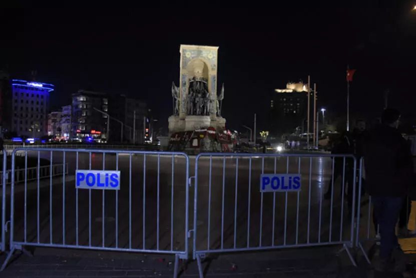 Taksim Meydanı yaya ve araç trafiğine açıldı! 1