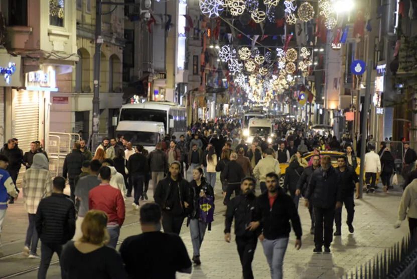 Taksim Meydanı yaya ve araç trafiğine açıldı! 5