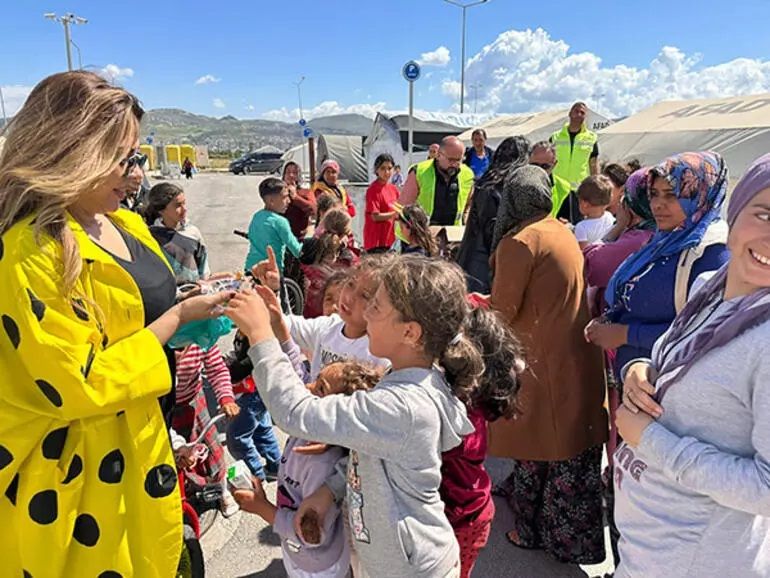Aslı Hünel, Hatay'da depremzedelerle bir araya geldi! 2
