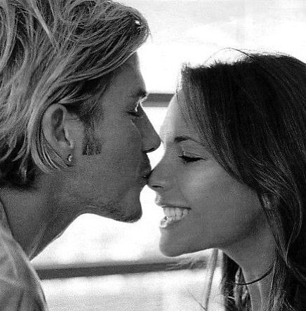 Victoria Beckham'dan ilginç kutlama! Eşi David Beckham'ın beyaz iç çamaşırlı halini paylaştı 4