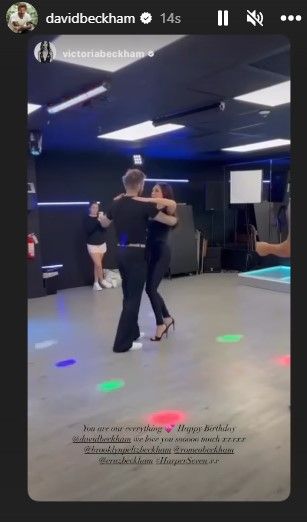 Victoria Beckham'dan ilginç kutlama! Eşi David Beckham'ın beyaz iç çamaşırlı halini paylaştı 5