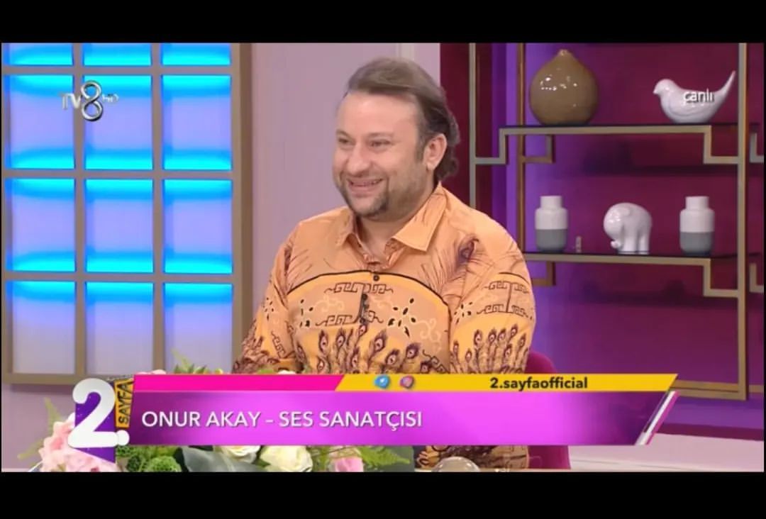 Kadir Doğulu ile ilgili iddiaları başına dert oldu! Onur Akay, ünlü sanatçının kadın hayranları tarafından darp edildi 3