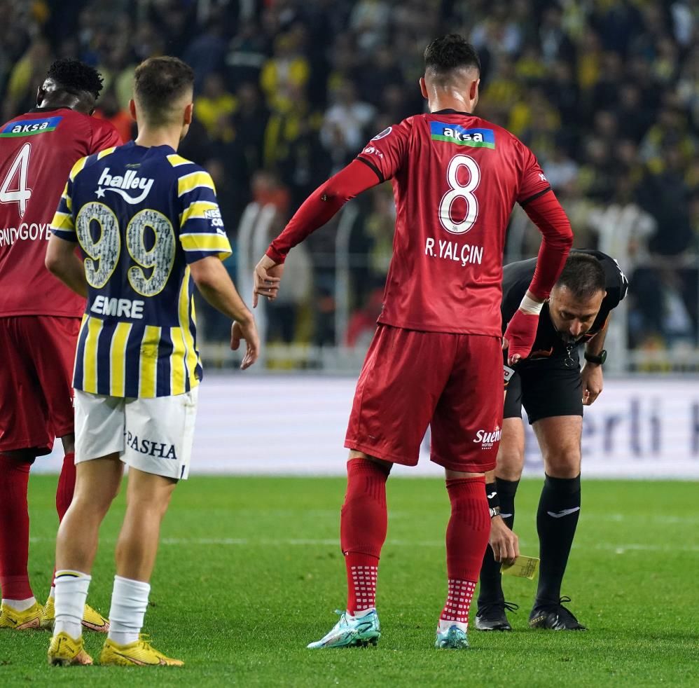Fenerbahçe'de flaş ayrılık! Kafaları karıştıran haber 13