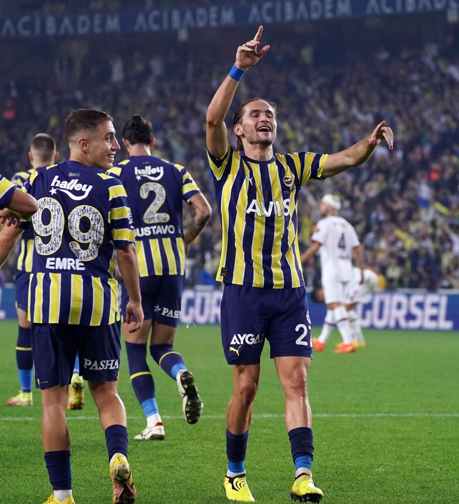 Fenerbahçe'de flaş ayrılık! Kafaları karıştıran haber 15