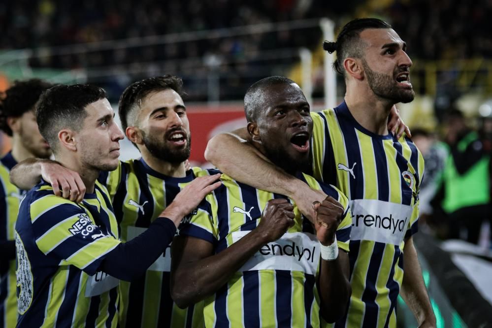 Fenerbahçe'de flaş ayrılık! Kafaları karıştıran haber 8