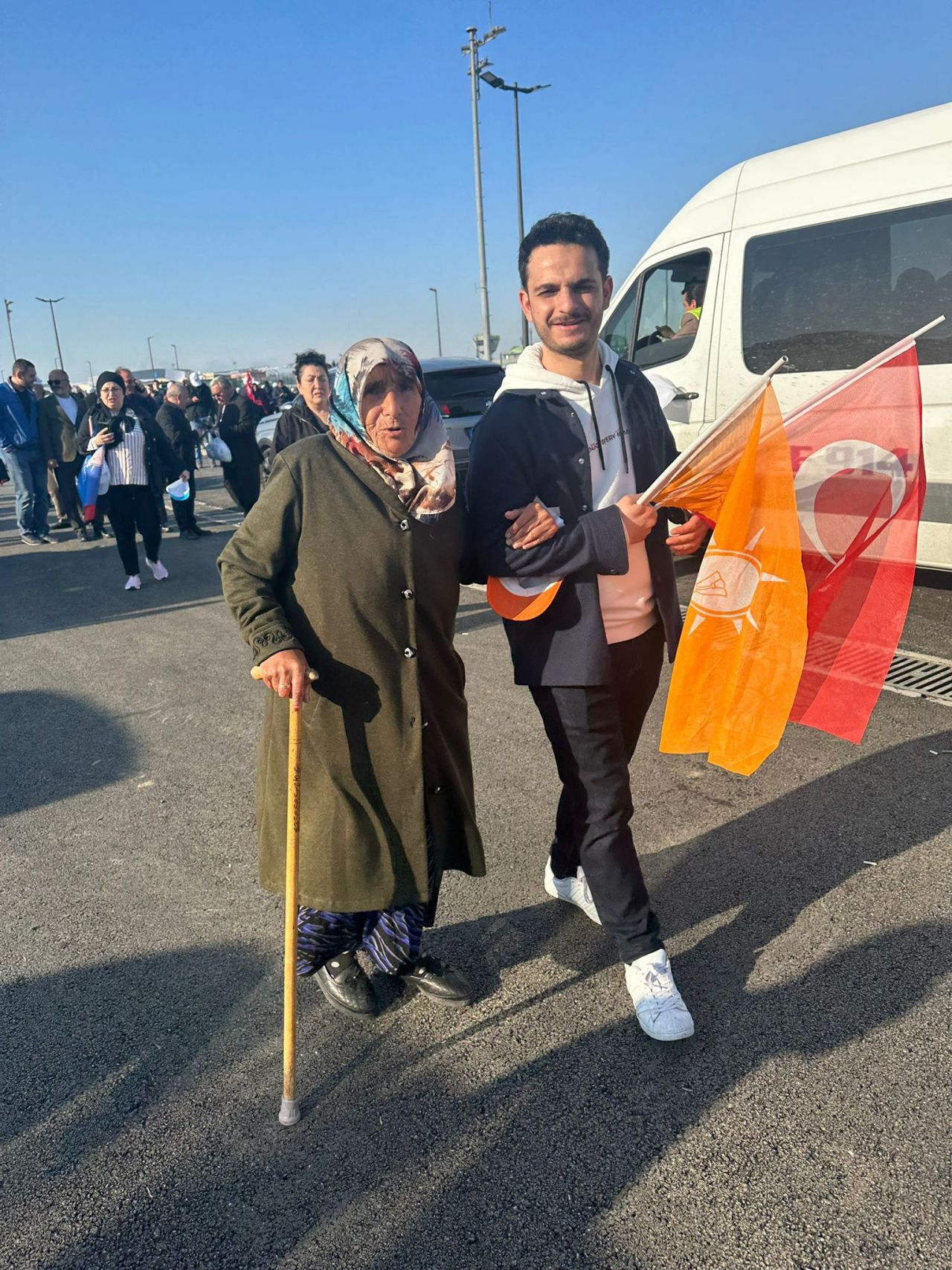 Dev mitingden ilginç kareler! 87 yaşındaki Medine Nine mitinge geldi! 6