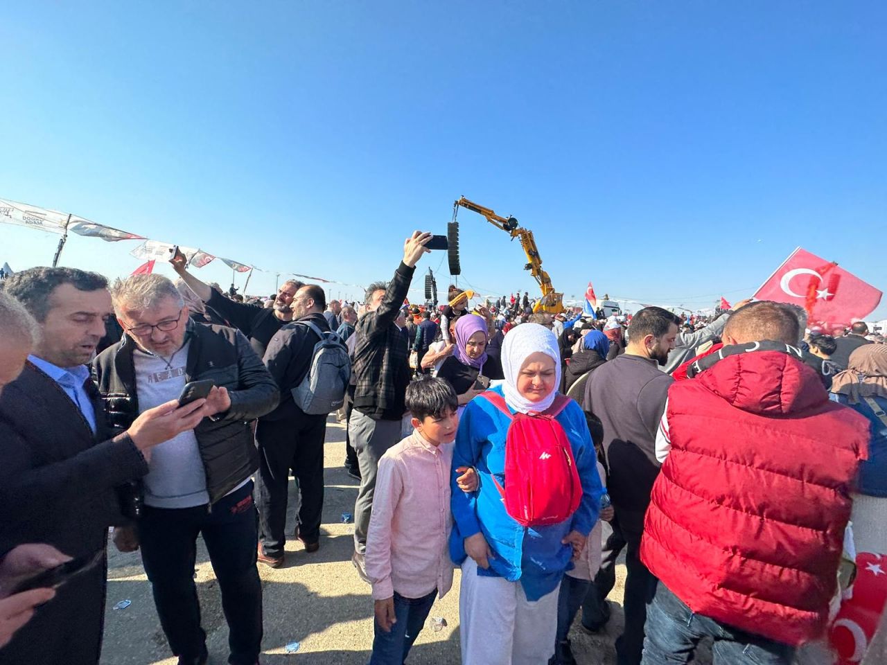 Dev mitingden ilginç kareler! 87 yaşındaki Medine Nine mitinge geldi! 8