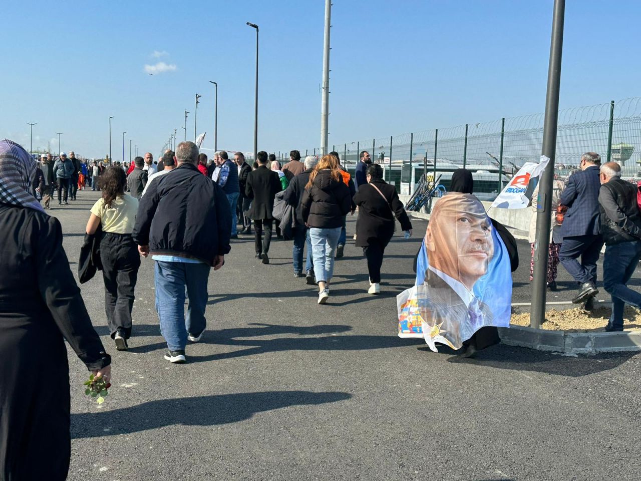 Dev mitingden ilginç kareler! 87 yaşındaki Medine Nine mitinge geldi! 10
