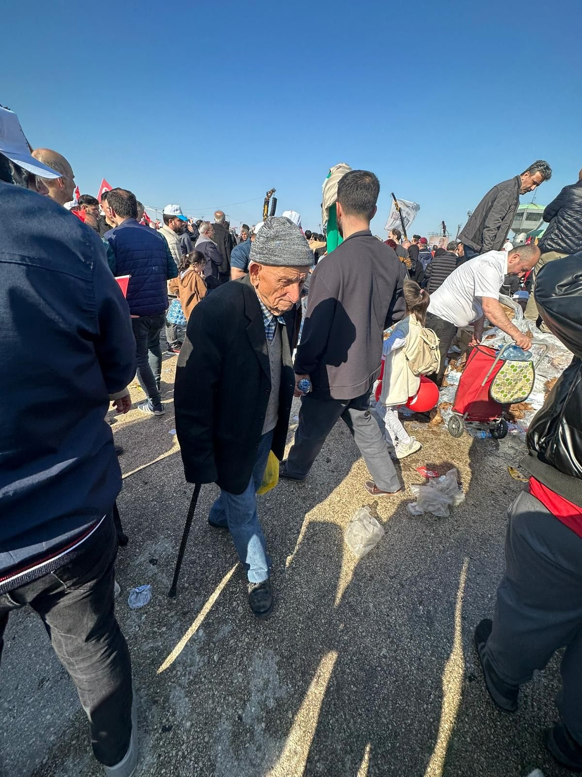 Dev mitingden ilginç kareler! 87 yaşındaki Medine Nine mitinge geldi! 14