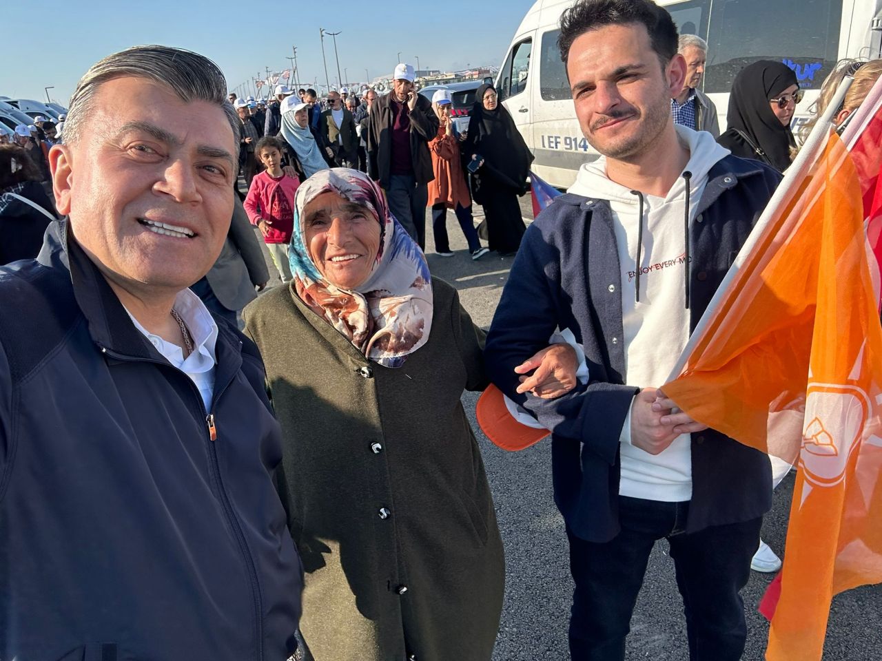 Dev mitingden ilginç kareler! 87 yaşındaki Medine Nine mitinge geldi! 15
