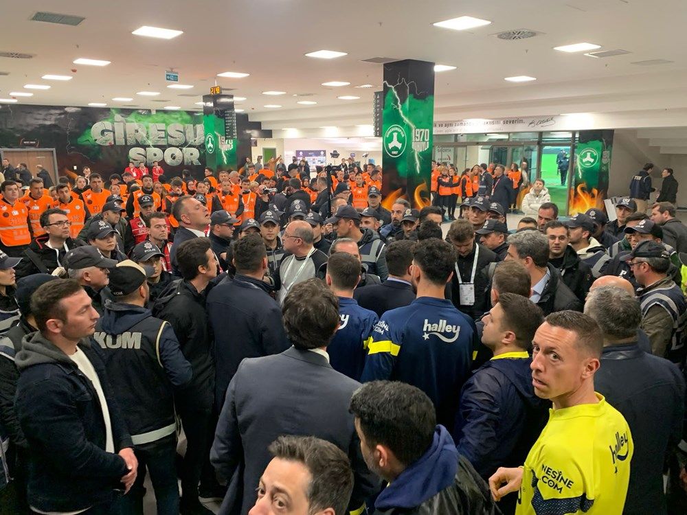 Giresunspor - Fenerbahçe maçında ortalık karıştı! Sarı-Lacivertliler'e polis koruması eşlik etti... 3