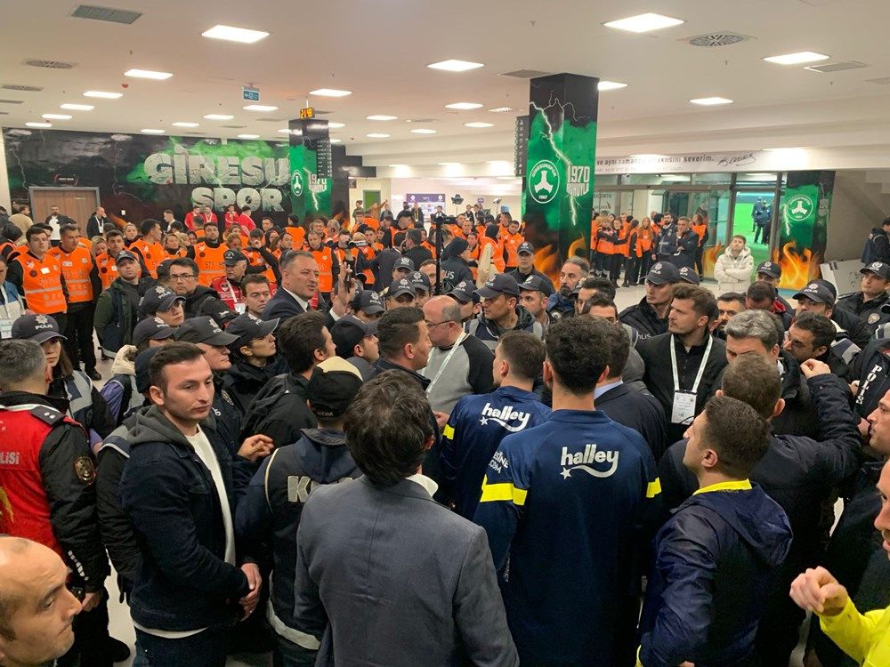 Giresunspor - Fenerbahçe maçında ortalık karıştı! Sarı-Lacivertliler'e polis koruması eşlik etti... 4