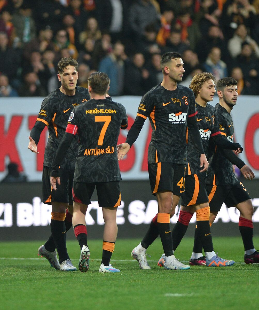 Galatasaray'da şok ayrılık! Geri dönüyor... 10