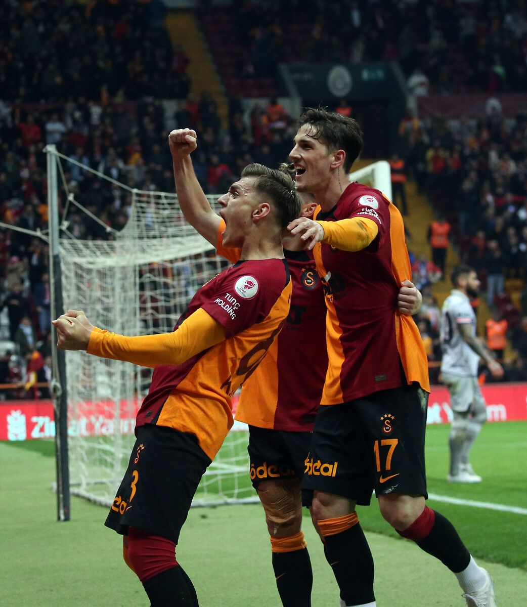 Galatasaray'da şok ayrılık! Geri dönüyor... 14