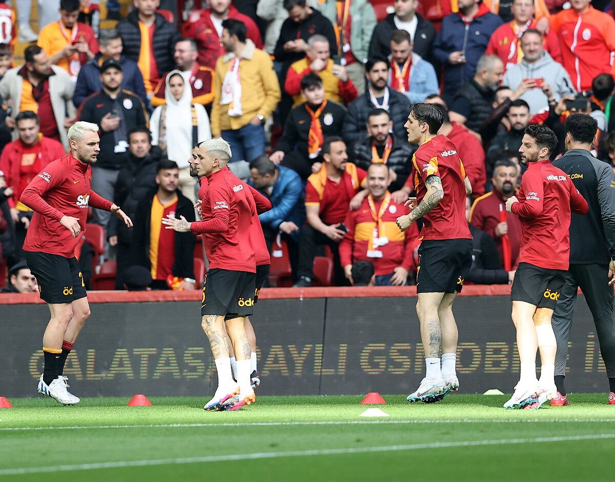 Galatasaray'da şok ayrılık! Geri dönüyor... 18