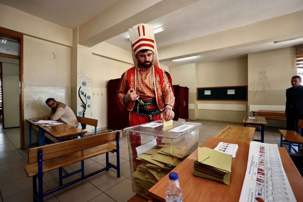 Görenler şaşkına döndü! Oyunu kullanmaya yeniçeri kıyafeti ve atla geldi... 5