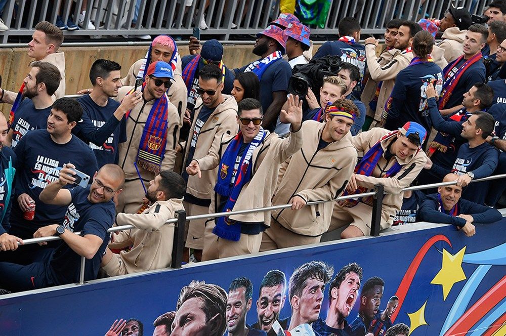 Barcelona'da La Liga şampiyonluğu coşkuyla kutlandı! 3