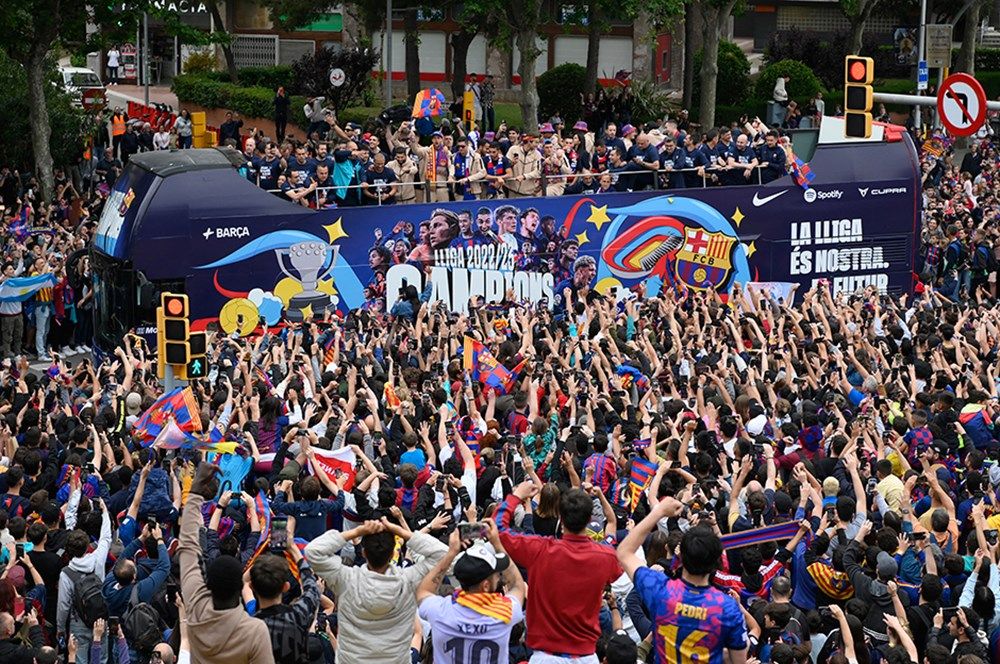 Barcelona'da La Liga şampiyonluğu coşkuyla kutlandı! 4