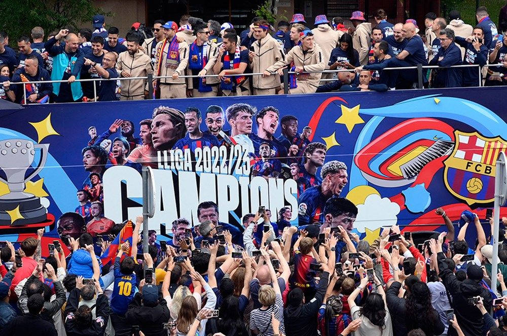 Barcelona'da La Liga şampiyonluğu coşkuyla kutlandı! 5