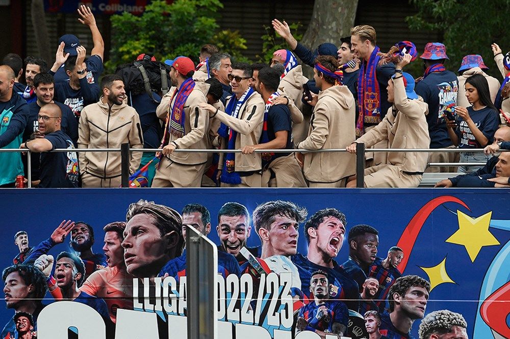 Barcelona'da La Liga şampiyonluğu coşkuyla kutlandı! 6