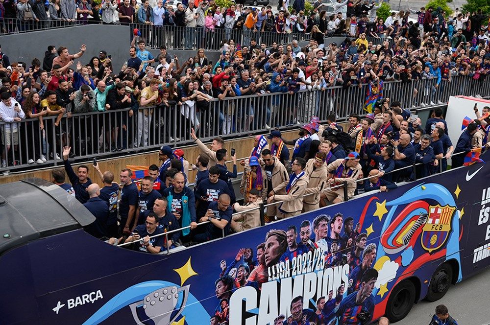 Barcelona'da La Liga şampiyonluğu coşkuyla kutlandı! 7